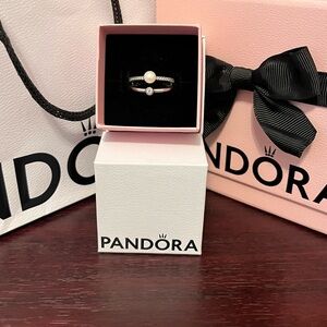 BRAND NEW Pandora Silver & Pearl Minimalist Ring